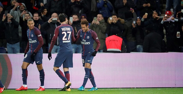 更显示出他 更显示出他