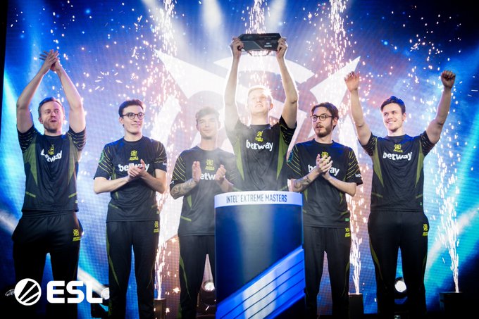 山頂是許多 山頂是許多